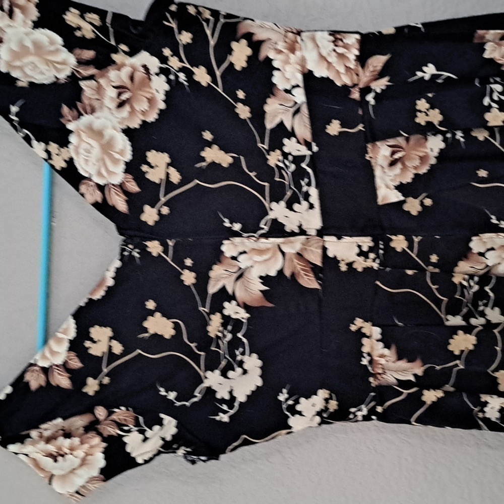 Women's dress - Picture 4 of 5